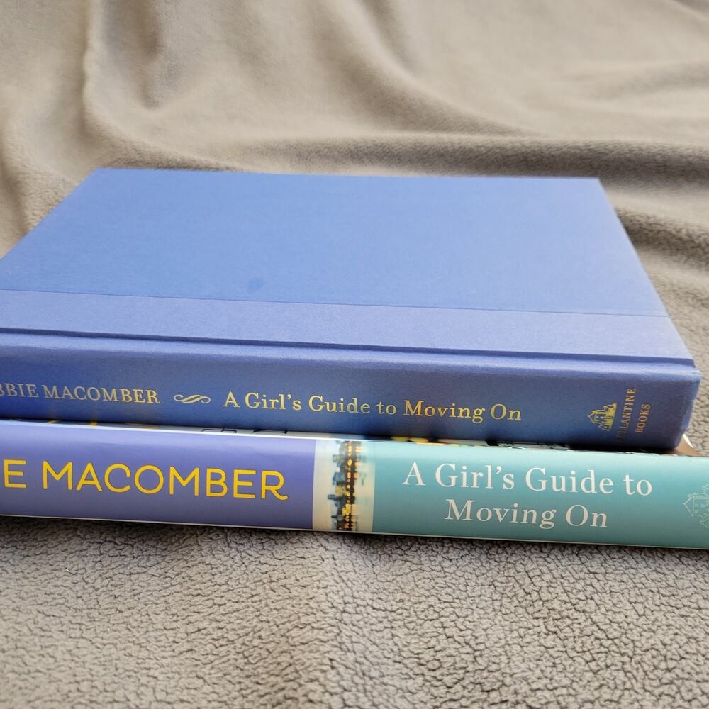 WOMENS FICTION Debbie Macomber A Girls Guide to Moving On First Edition 2016 - Picture 2 of 7